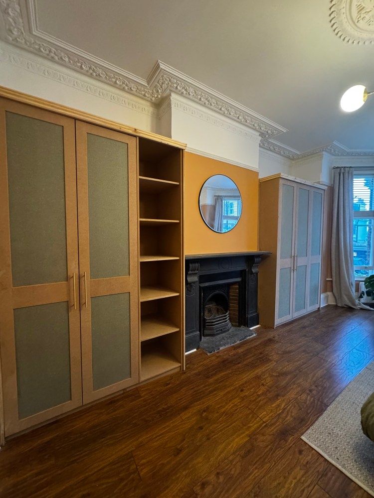 Bespoke wardrobe in shaker-style